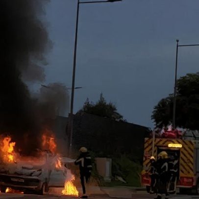 Incêndio destrói carro por completo em Albufeira