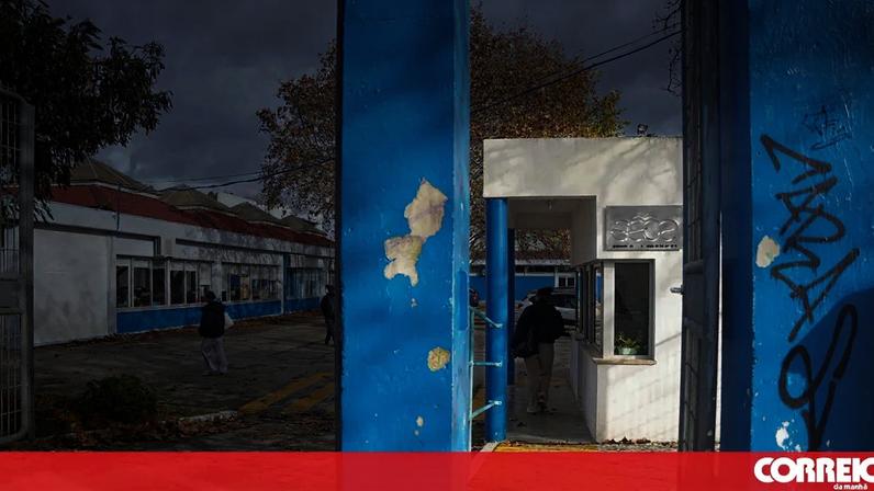 Alunos homenageiam professora morta numa escola do Entroncamento