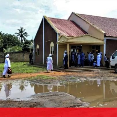 Fé sustenta cultos numa igreja de Maputo que inunda anualmente