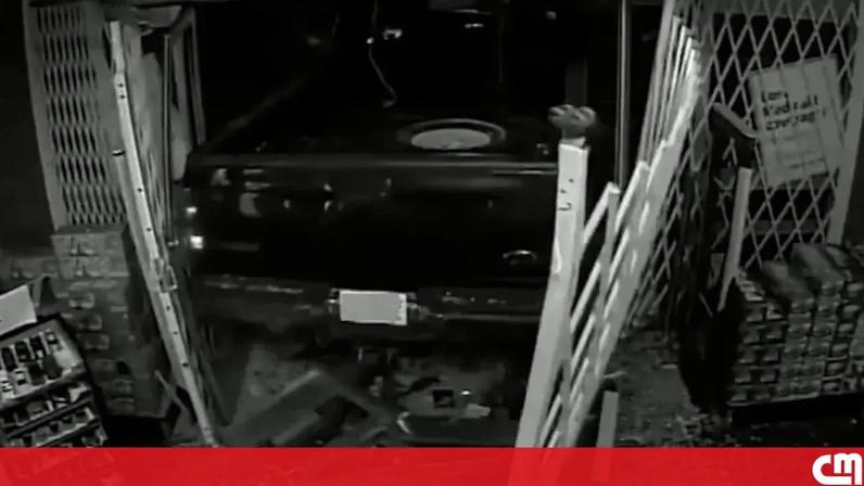 Ladrões arrombam loja com camião roubado e arrastam caixa multibanco