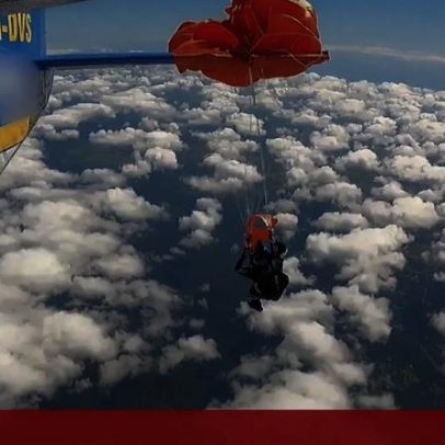 Paraquedista fica preso na asa de avião a 4500 metros na Austrália