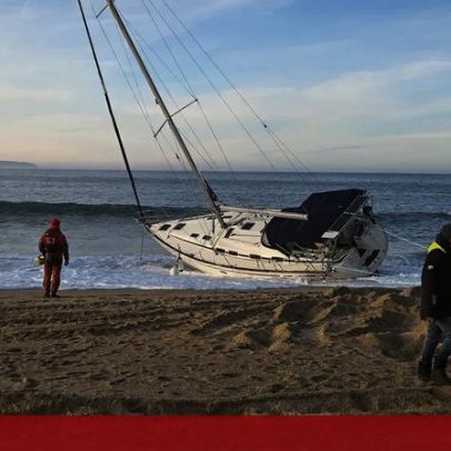 Casal atribui encalhe de veleiro às orcas na Nazaré