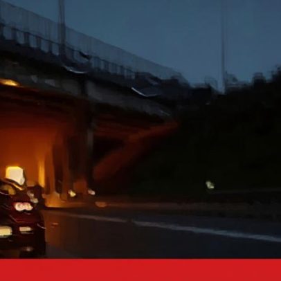 Carro incendiou-se por completo na A4, Leça do Balio