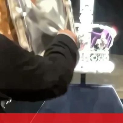 Mostram ativistas a vandalizar vitrine com joias da coroa na Torre de Londres
