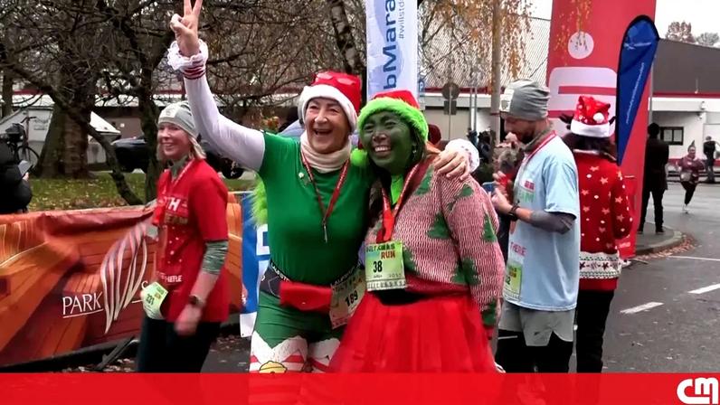 Pais natais, duendes e 'grinches' com camisolas feias correm na Alemanha
