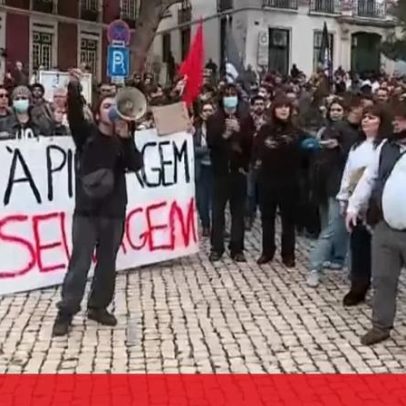 Centenas protestam no Rossio em dia de greve geral