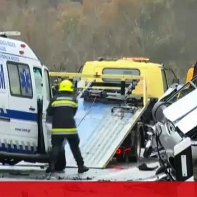 Colisão entre carro e ambulância no IP2 deixa dois feridos graves