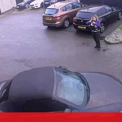 Regressa de férias e encontra espaço para deficientes pintado e multado
