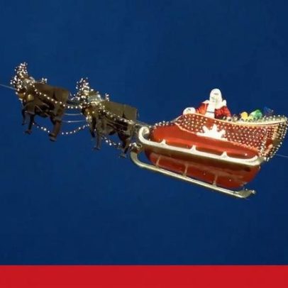 Pai Natal sobrevoa mercados de Natal na Suíça, vídeos