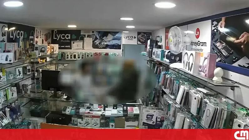 Ladrão encapuzado finge roubar produto e esfaqueia lojista em Campolide
