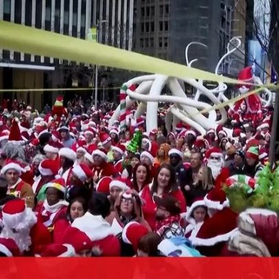 SantaCon enche ruas de Nova Iorque com milhares em trajes natalícios