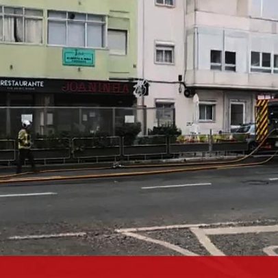 Incêndio em pastelaria na Amadora provoca corte de estrada