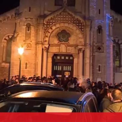300 pessoas homenageiam duas crianças portuguesas mortas numa explosão em França