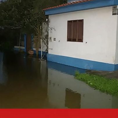 Rio Alfeizerão ultrapassa margens e inundações casas em São Martinho do Porto