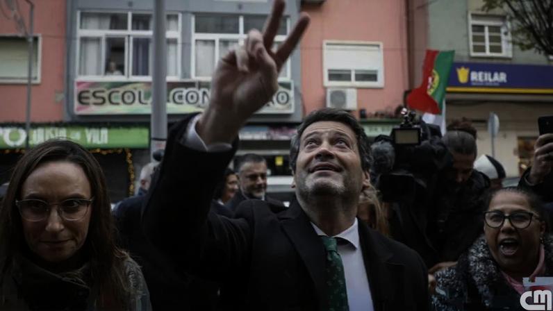 Homem detido pela PSP ao avançar com martelo contra Ventura