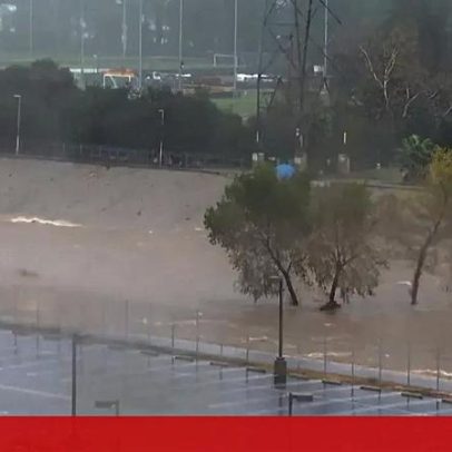 Tempestade forte atinge sul da Califórnia e provoca cheias súbitas