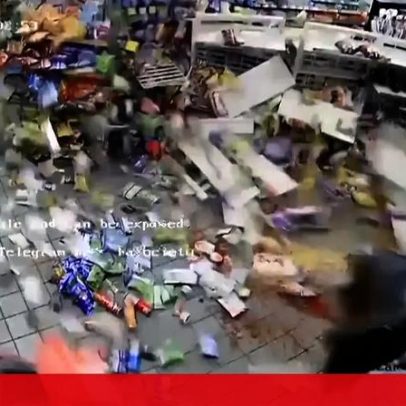 Assaltantes arrancam multibanco de loja nos EUA; imagens mostram o incidente