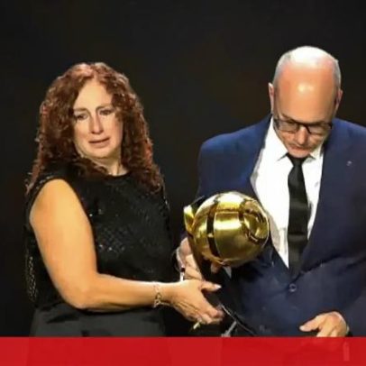 Pais de Diogo Jota recebem prémio de homenagem ao jogador