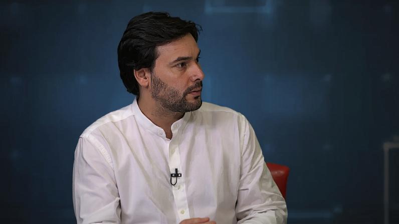 “Não foi um incêndio fácil de controlar”: Comandante dos bombeiros sobre fogo seguido à explosão em Lisboa