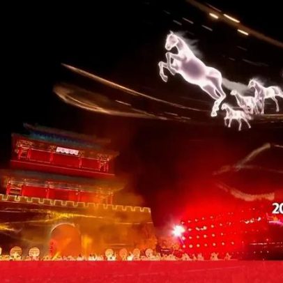 China celebra contagem decrescente para 2026 com espetáculo de luzes