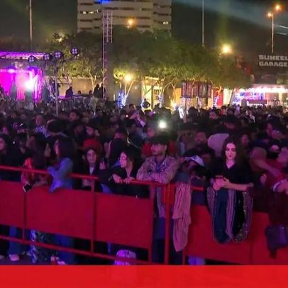 Paquistão recebe 2026 com fogos de artifício, música e dança