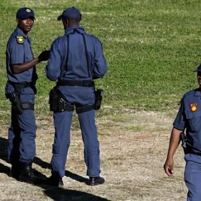 Polícia sul-africana detém 11 suspeitos de tiroteio que matou 10 pessoas