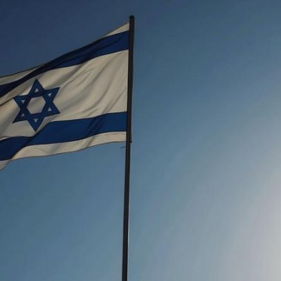 Israel estende até 2027 a proibição de transmissões de médias estrangeiras