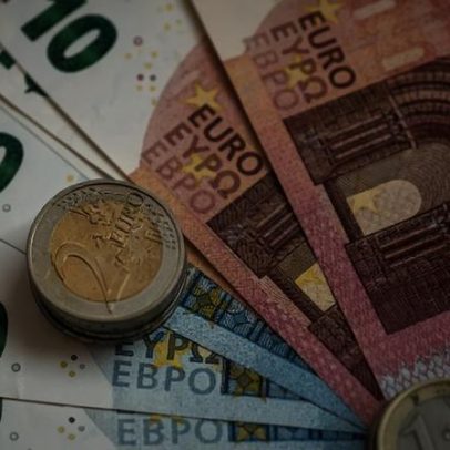 Bulgária adota o euro a 1 de janeiro e torna-se o 21.º membro da zona euro