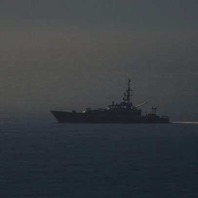 Grupo de imigrantes retido em navio no Mediterrâneo há cinco dias