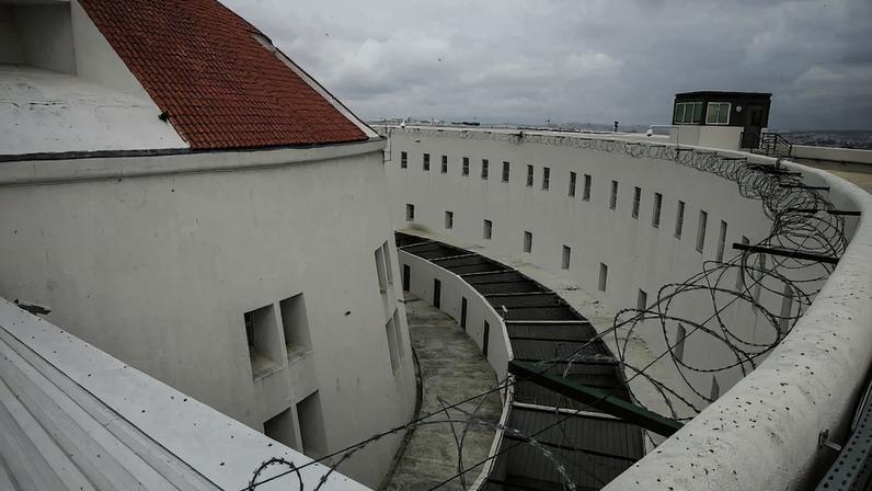 Transferência de reclusa transexual para a Direção-Geral das Prisões