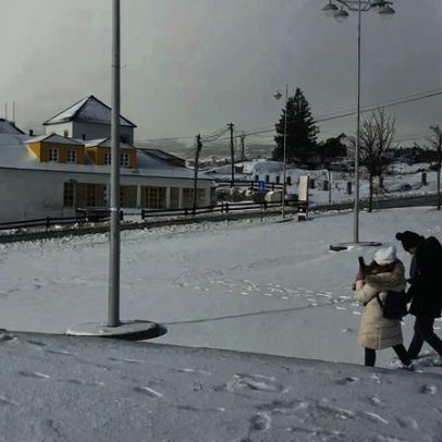 Inverno inicia com neve e agitação marítima; onze distritos sob aviso laranja