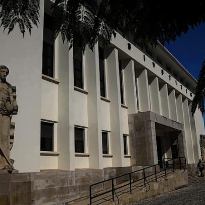 Homem é preso por agredir os pais ao longo de cinco anos