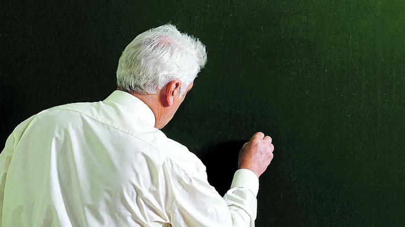 Horários de docentes por preencher aumentam 38,7%