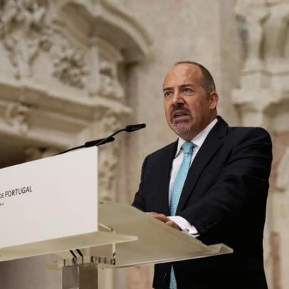 Álvaro Santos Pereira defende banco de horas individual