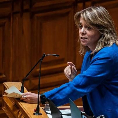 Catarina Martins defende combate ao abandono no centro da política