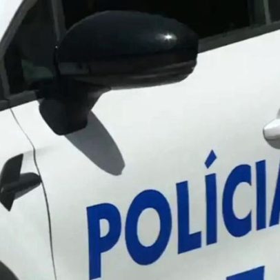 Detido por apedrejar e usar inseticida contra mulher e filho