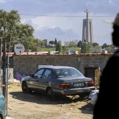 Governo assegura plano para resolver bairro ilegal de Penajoia em Almada