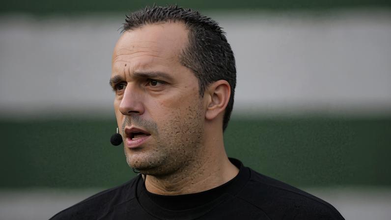 Dúvidas técnicas no fora-de-jogo atrasam o VAR em Santa Clara-Sporting