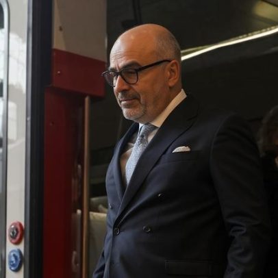 Governo anuncia mais comboios e novas estradas