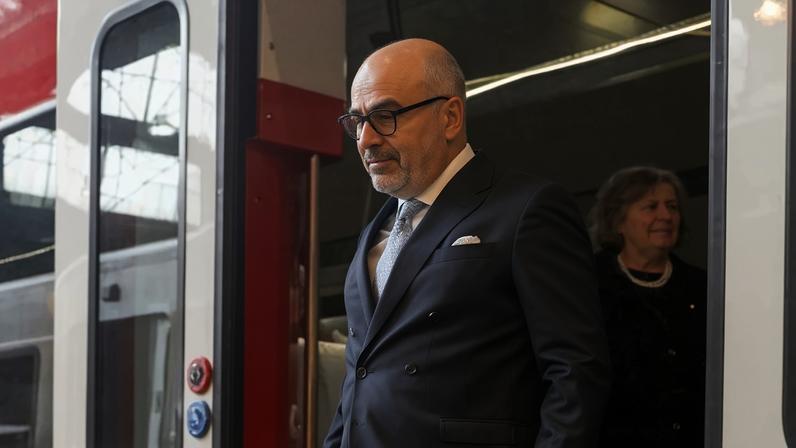 Governo anuncia mais comboios e novas estradas