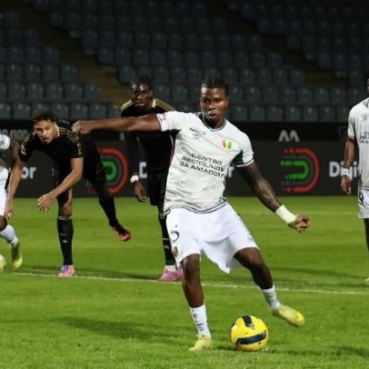 Sidny assina pelo Benfica e é opção para o Estoril