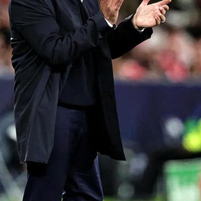 Onze do Benfica frente ao Famalicão com surpresa no meio-campo