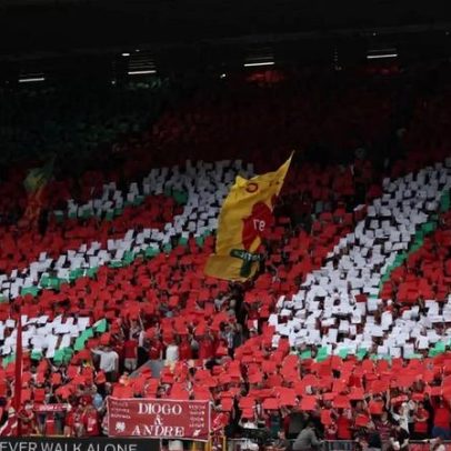 Diogo Jota homenageado no jogo Liverpool-Wolverhampton; filhos sobem ao relvado