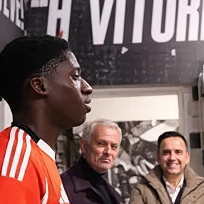 Mourinho observa reação de Banjaqui após estreia pelo Benfica