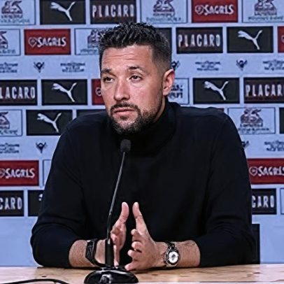 Farioli satisfeito com vitória, critica ligação e sugere outro canal