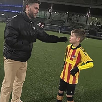 Miúdo espanhol de 10 anos encanta em flash; Barcelona dispensou-o