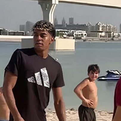 Yamal junta-se a evento na praia de Dubai