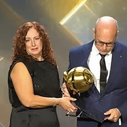 Pais de Diogo Jota recebem prémio de homenagem nos Globe Soccer Awards