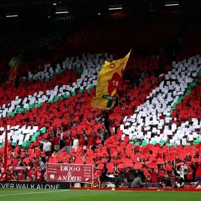 Diogo Jota é homenageado no jogo Liverpool-Wolverhampton, filhos sobem ao relvado