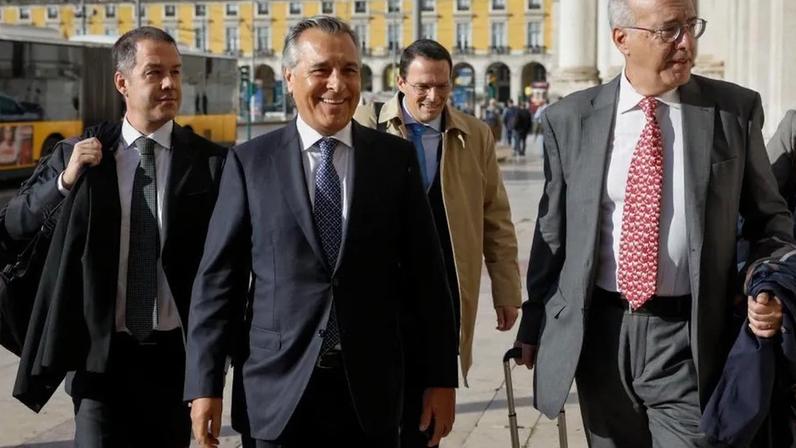 O antigo empresário de futebol, José Veiga, e o advogado Rogério Alves